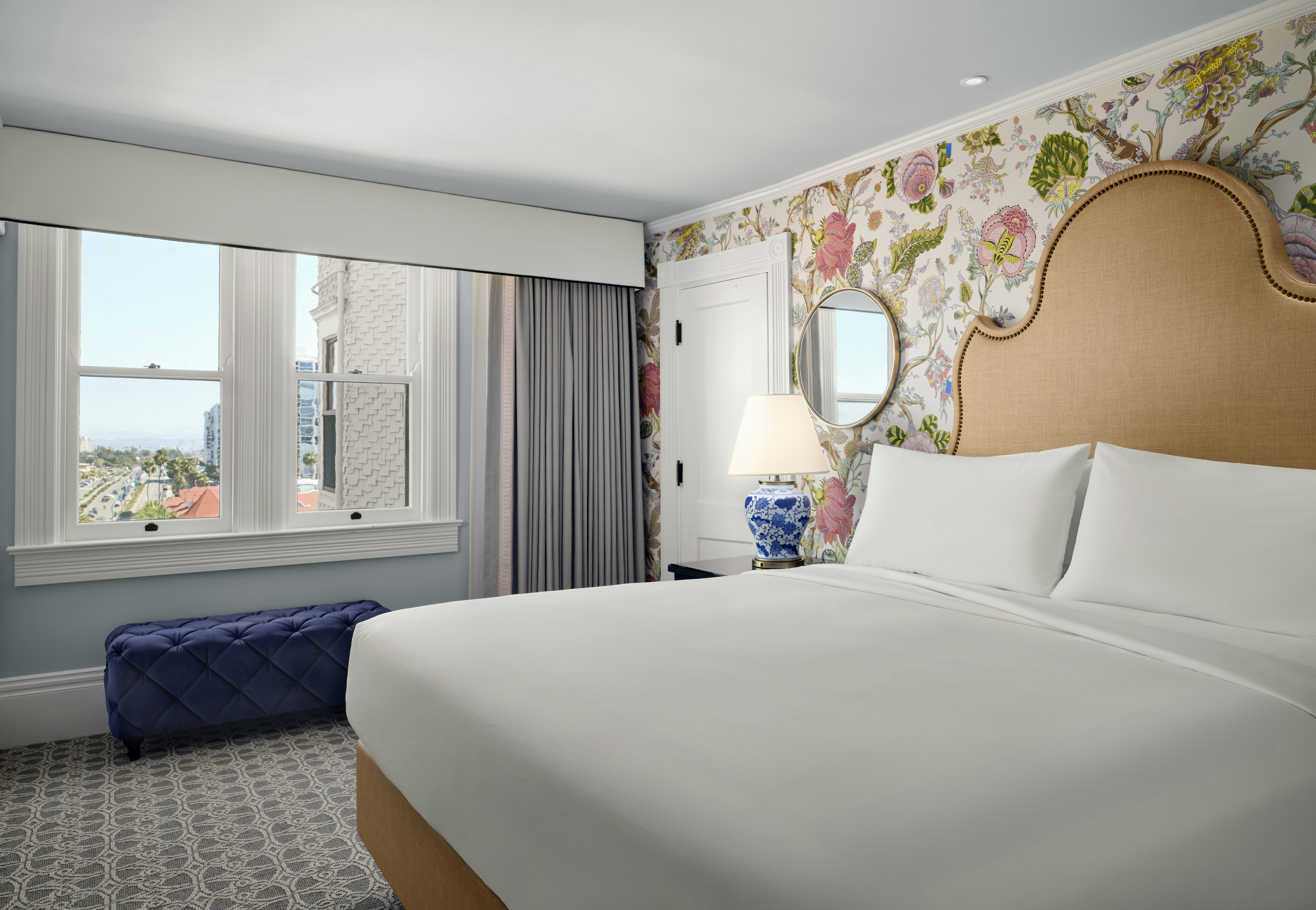 Victorian, King Bed, Resort View