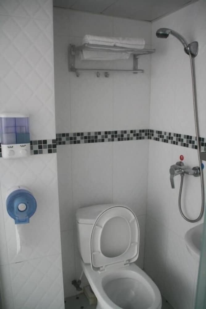K & B Hostel 60/64