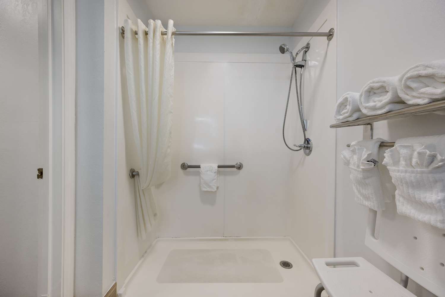 غرفة بسرير كينج لذوي الإعاقة، SureStay Hotel by Best Western Tuscaloosa Southeast 4/4