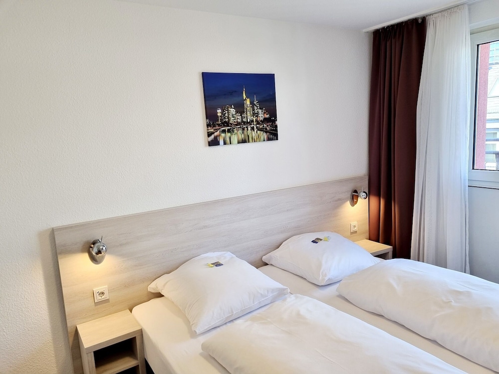 Adler Hotel Frankfurt 7/50
