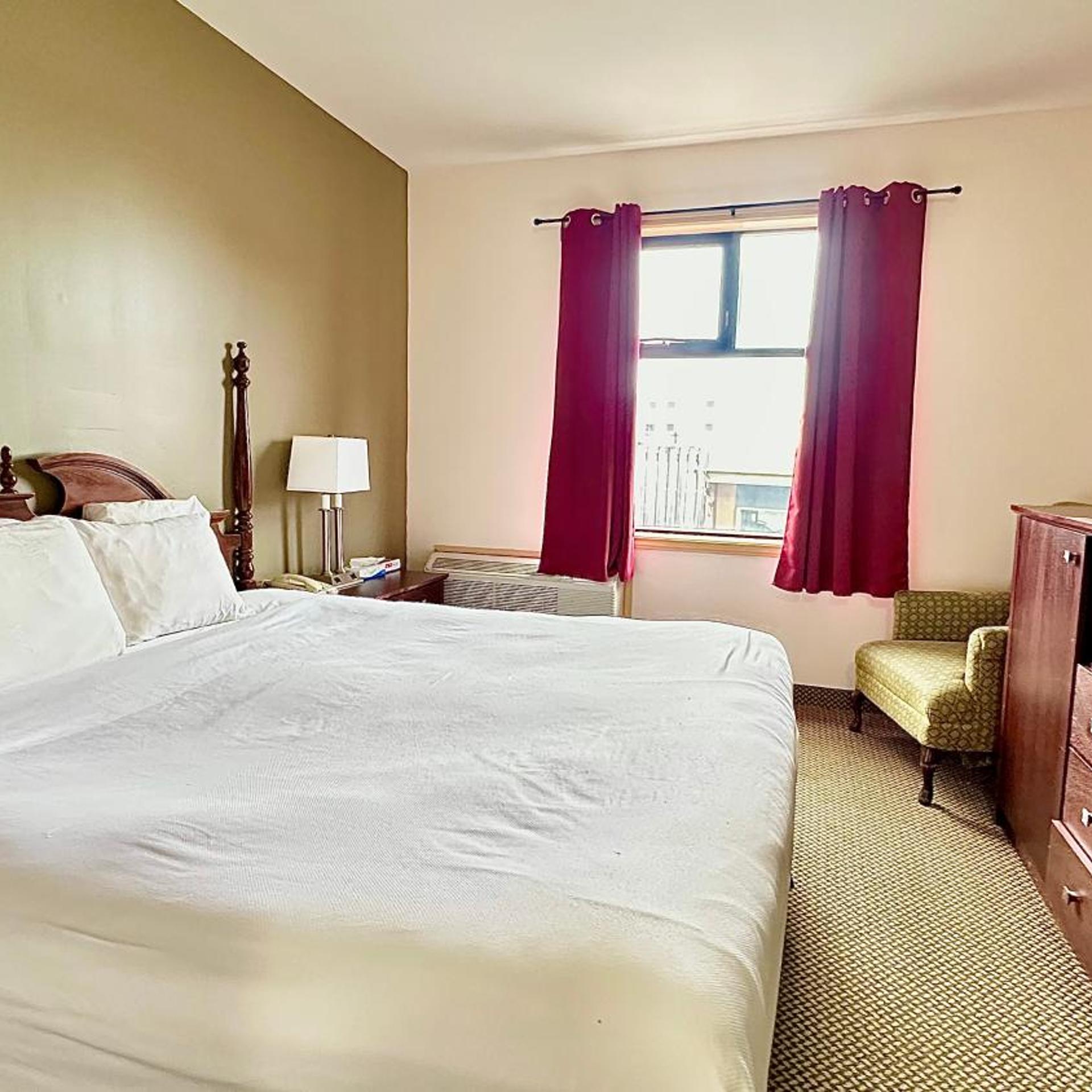 ROOM, KING BED