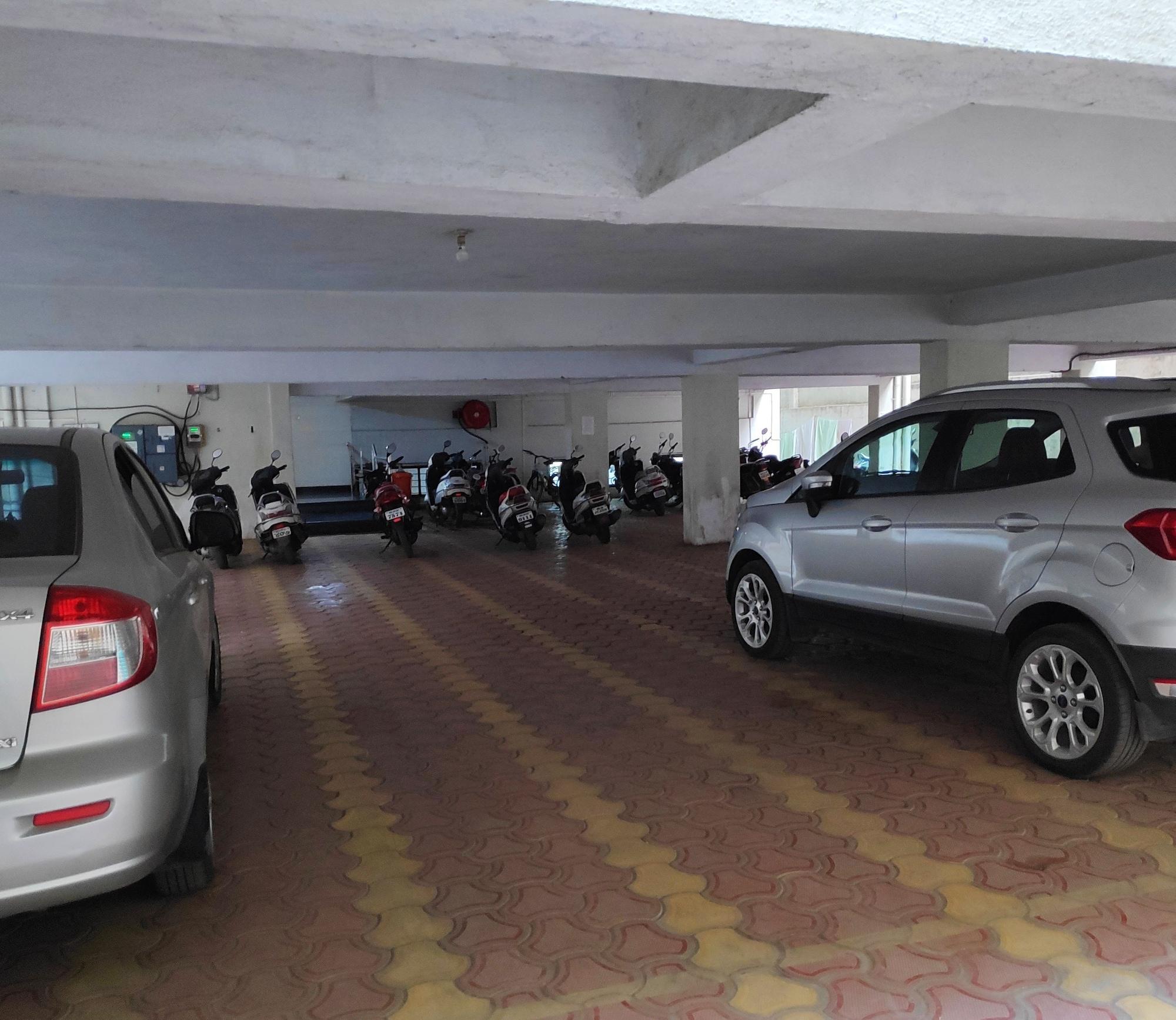 Hotel Darshan Executive 12/16