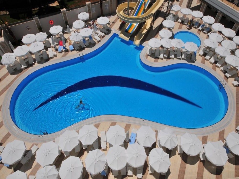 Golden Rock Beach Hotel 22/24