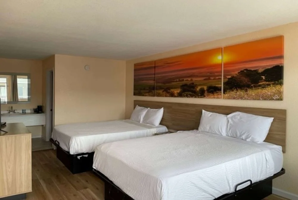 Days Inn by Wyndham Branson Near Theatre District 13/27