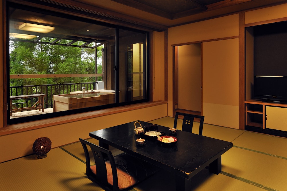 YUNOGO BISHUNKAKU 47/62