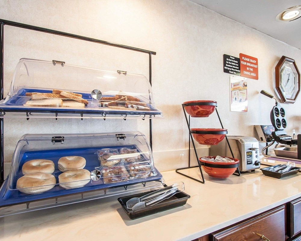 Econo Lodge Dyersburg I-155 20/27
