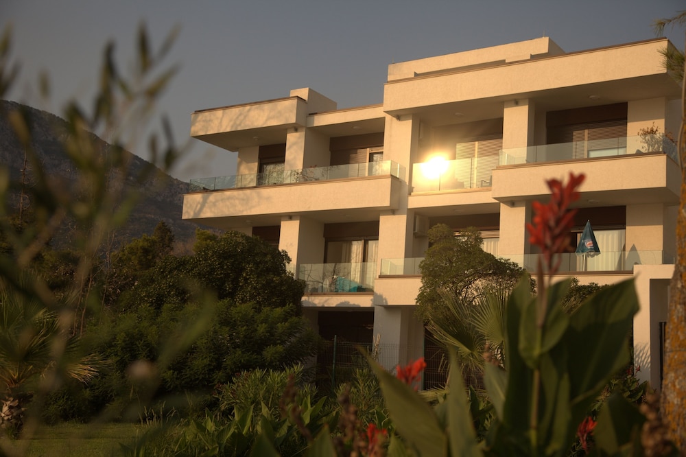 Apart Hotel Kuce Lekovica 1/50