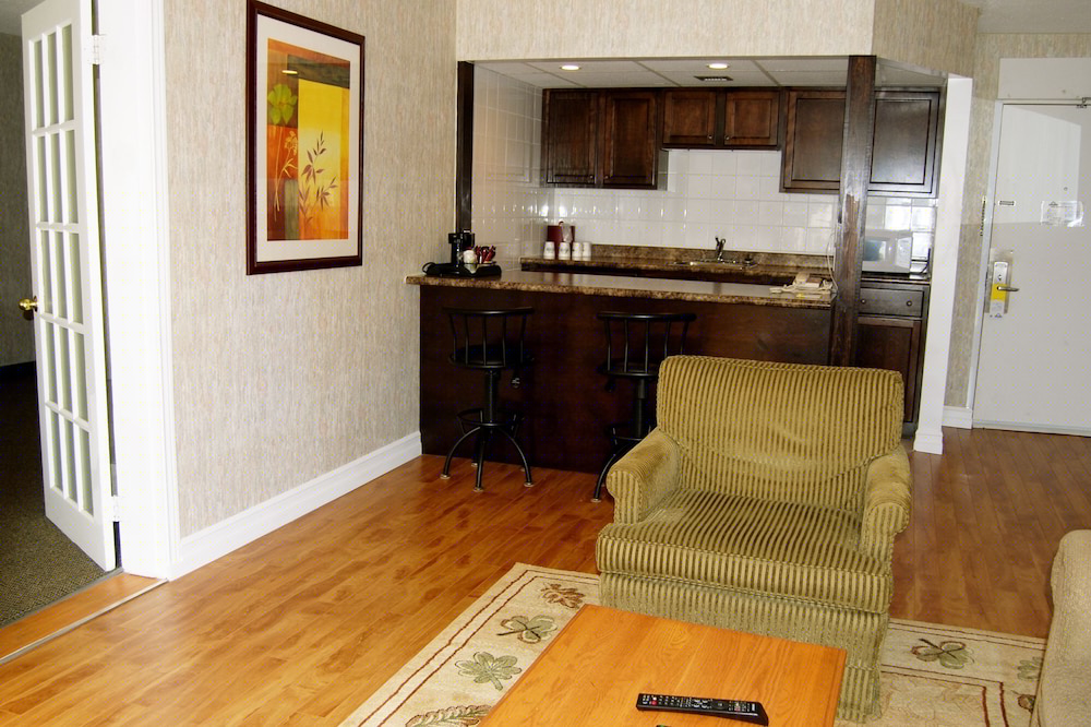 Days Inn by Wyndham Bridgewater Conference Center 8/40