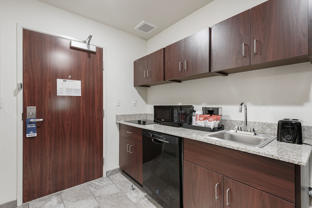 Cobblestone Hotel & Suites - Urbana 49/69