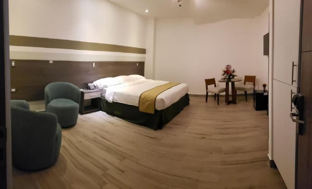Hotel Cultura Plaza 28/50