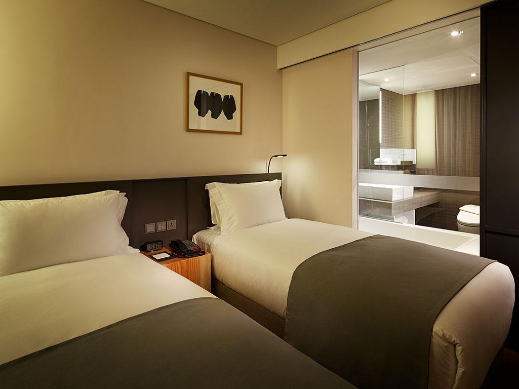 Deluxe, Twin Beds, City View