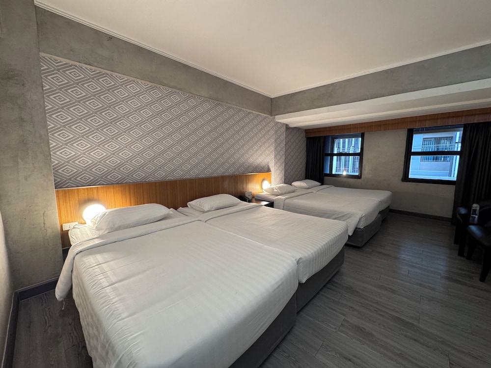 ROOM, QUADRUPLE