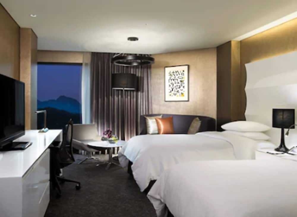 Swiss Grand Hotel 11/42