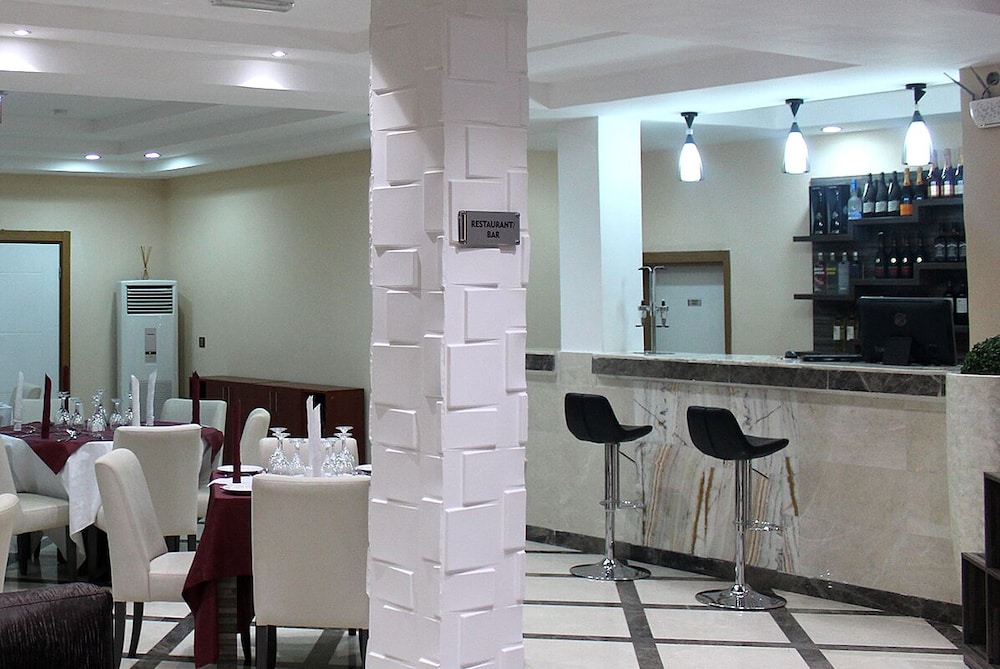 Ellyxville Hotels 31/39