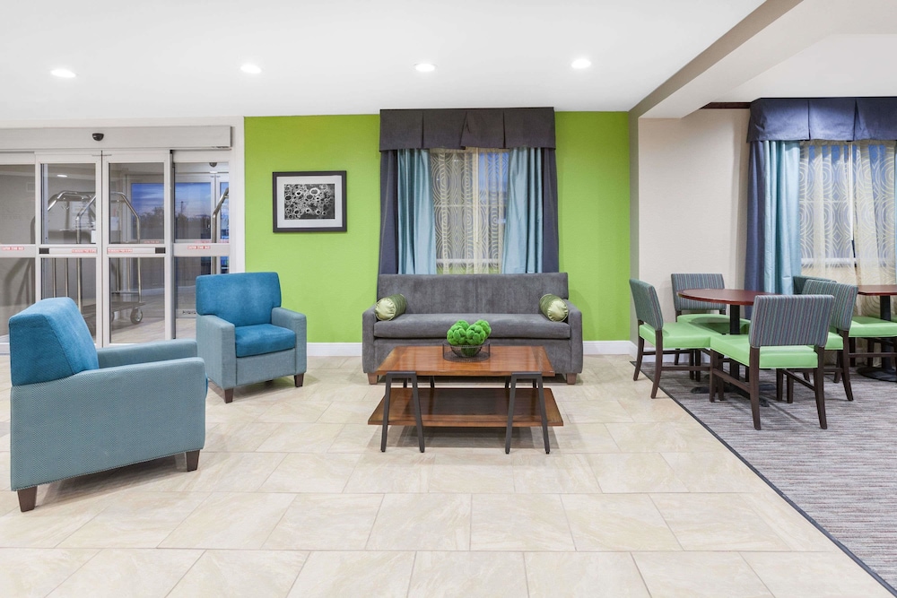 Baymont by Wyndham Midland Center 21/27