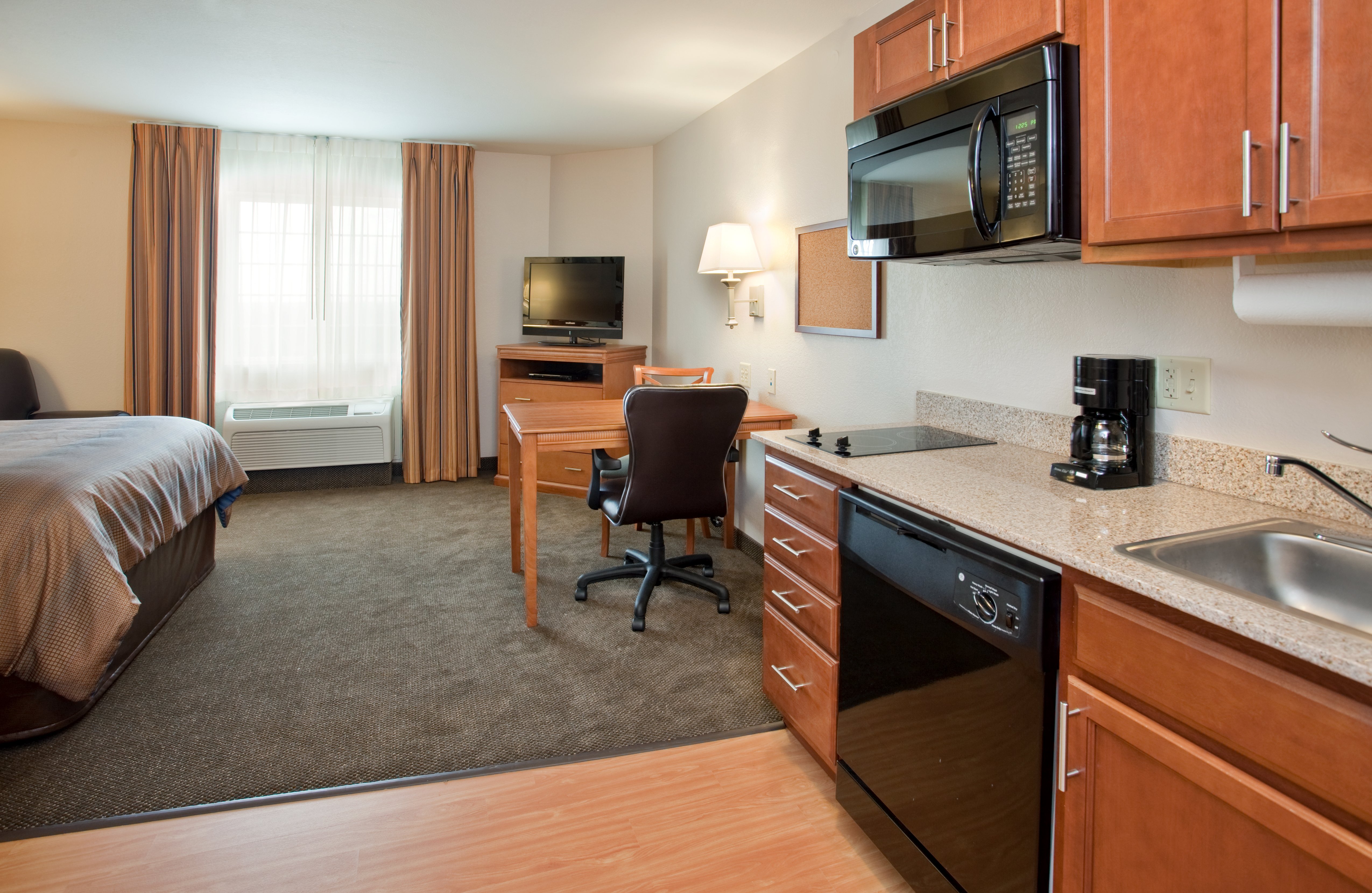 Candlewood Suites Kansas City Northeast 73/73