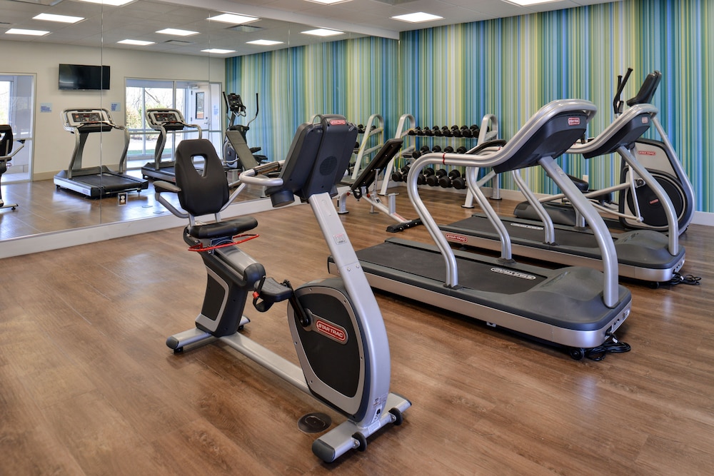 Holiday Inn Express Suites Farmington Hills Detroit 29/54