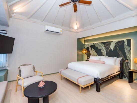 Room, Double Bed, Lateral Side Sea View, Pool View