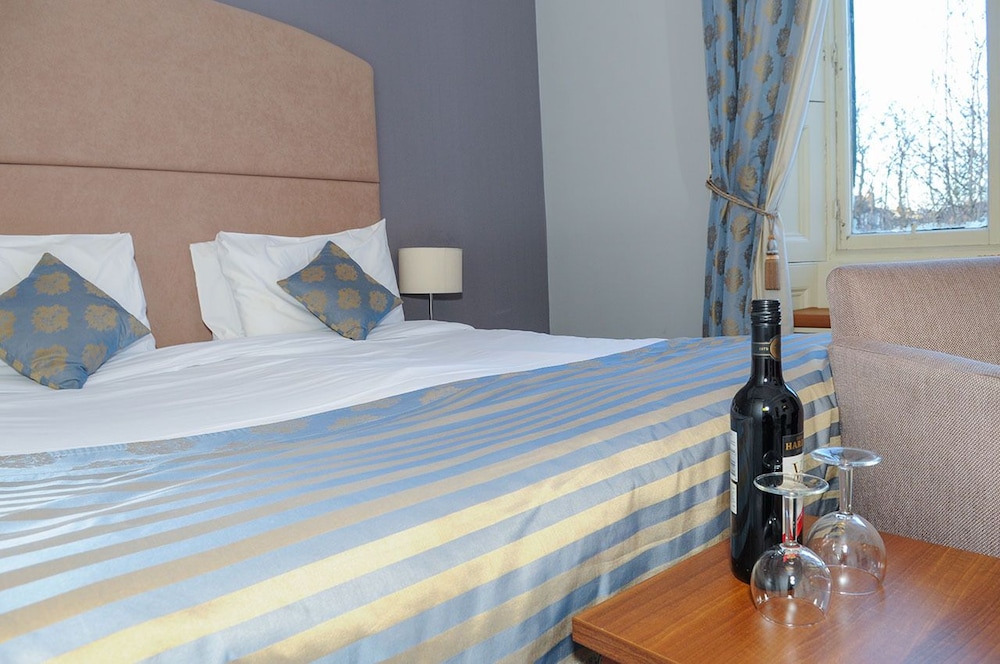 The Salisbury Hotel 17/53