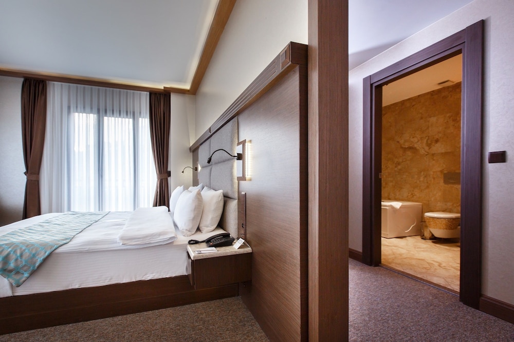 Sera Lake Resort 18/75