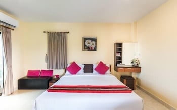 T Y Airport Inn 30/53