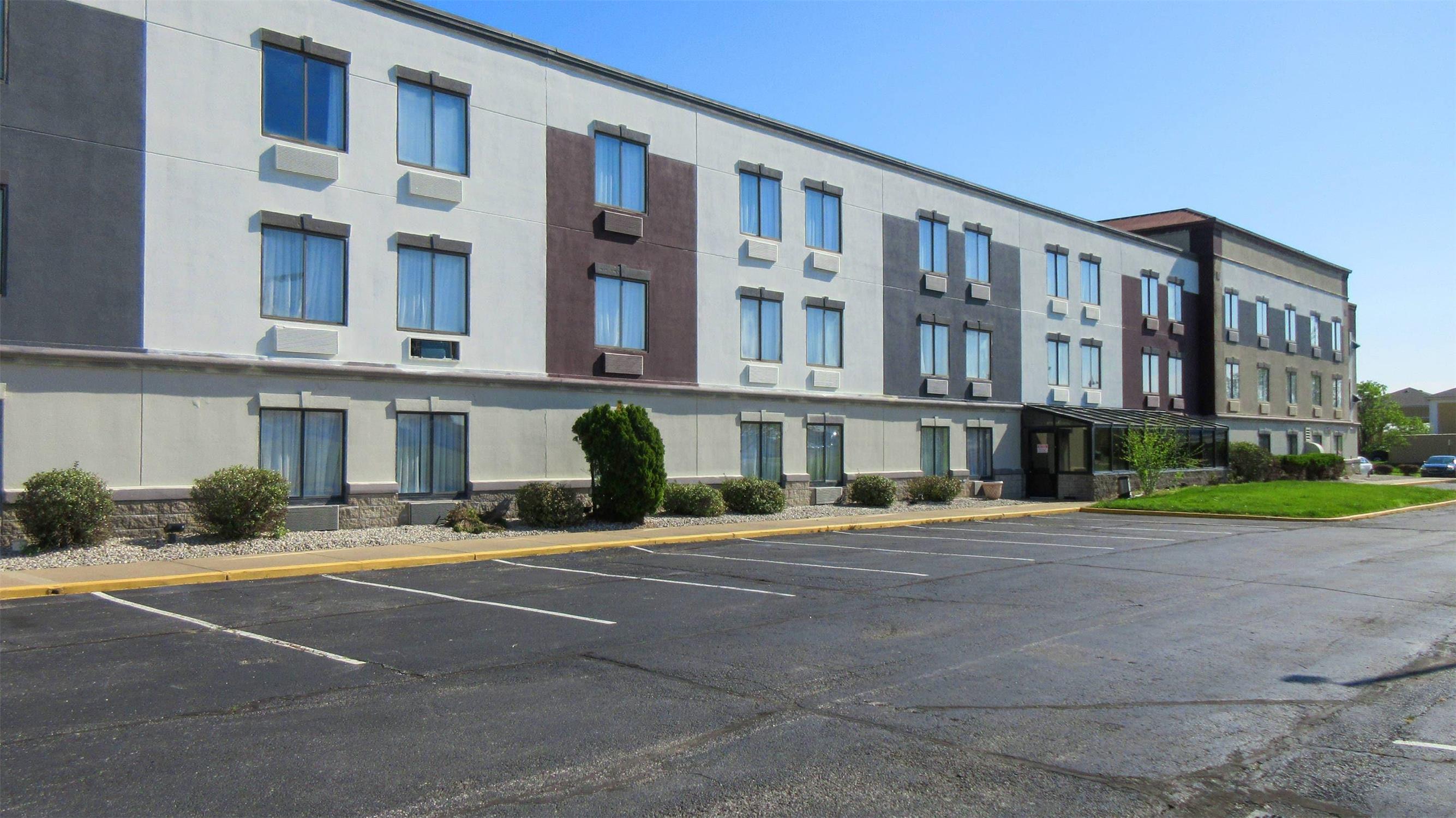 Clarion Pointe Evansville North 34/35