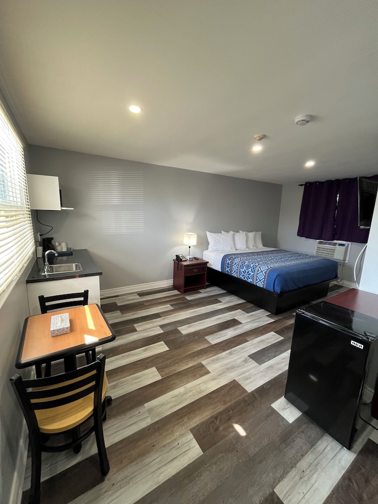 Knights Inn Cobourg 30/47