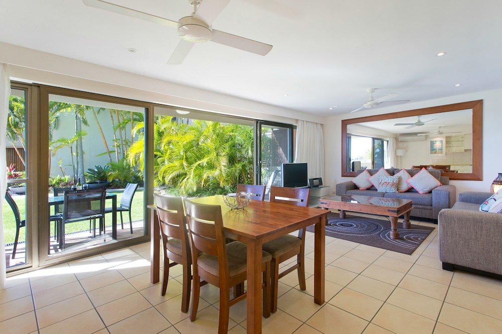 NOOSA SHORES RESORT 48/70