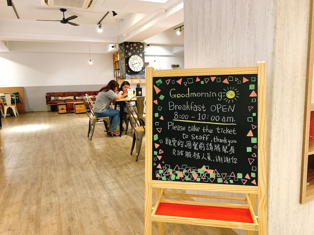 Flyinn Hostel 4/50