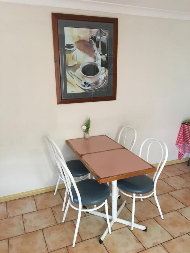 Across Country Motel And Serviced Apartments 30/35