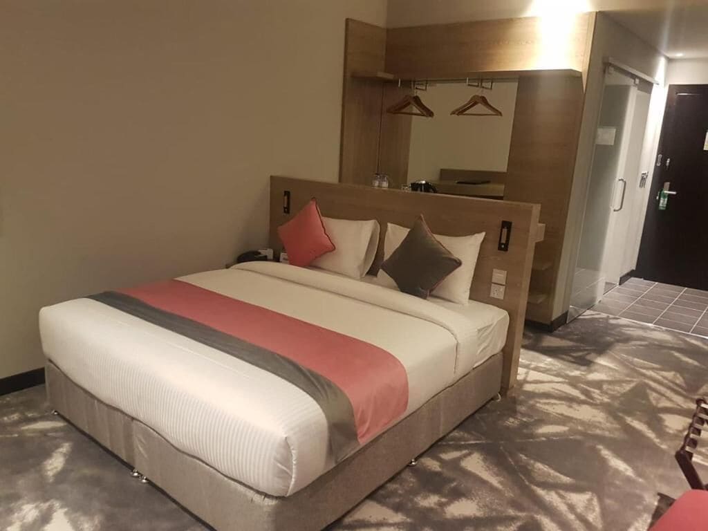 STANDARD, KING BED