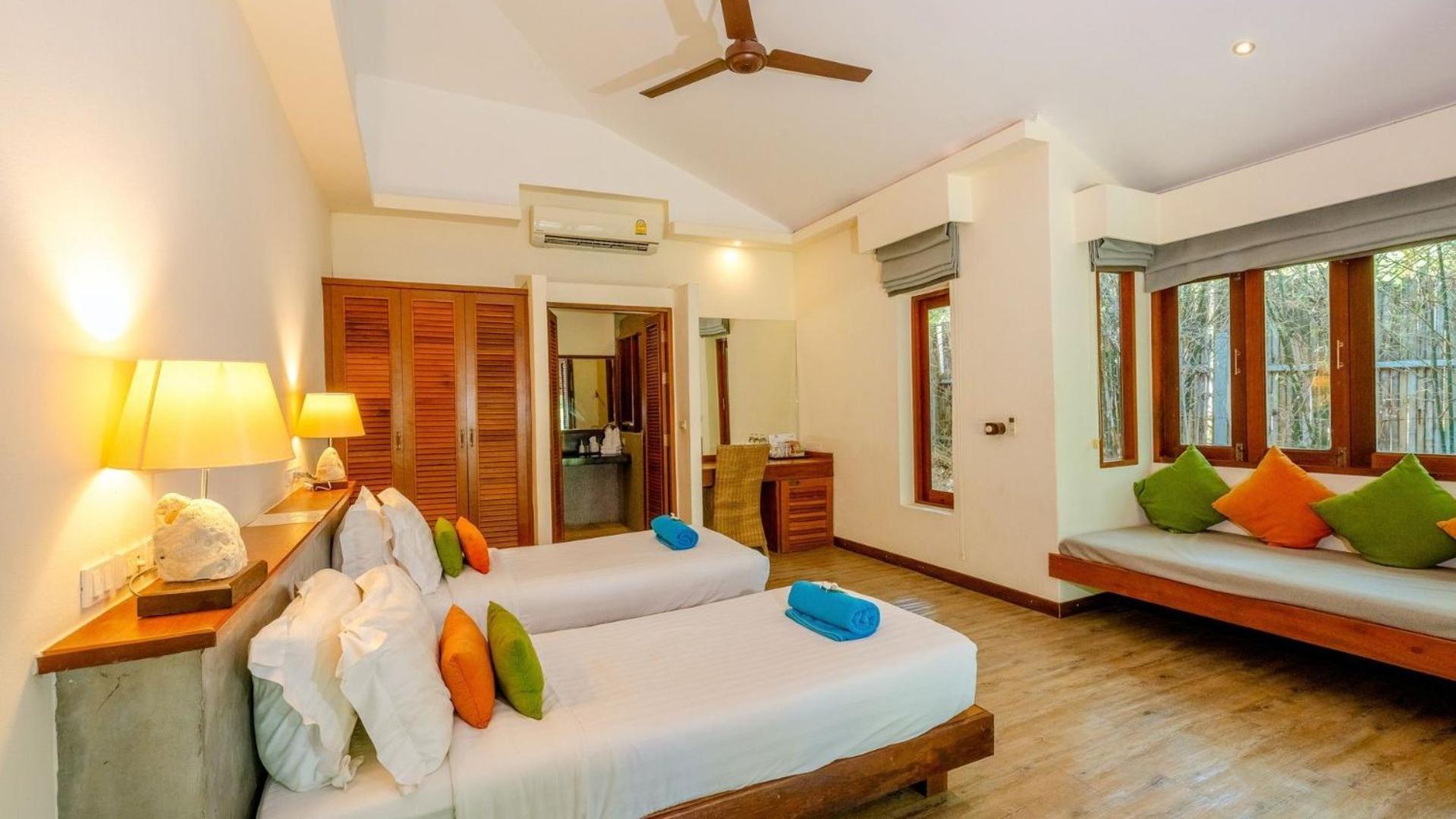 2 Bedrooms, Pool, Villa, Queen and Twin Beds