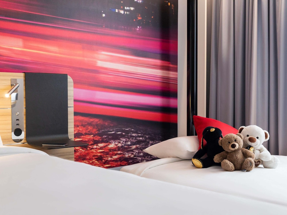 غرفة كلاسيكية بسرير مزدوج وسريرين منفصلين، Novotel Bordeaux Centre 7/10