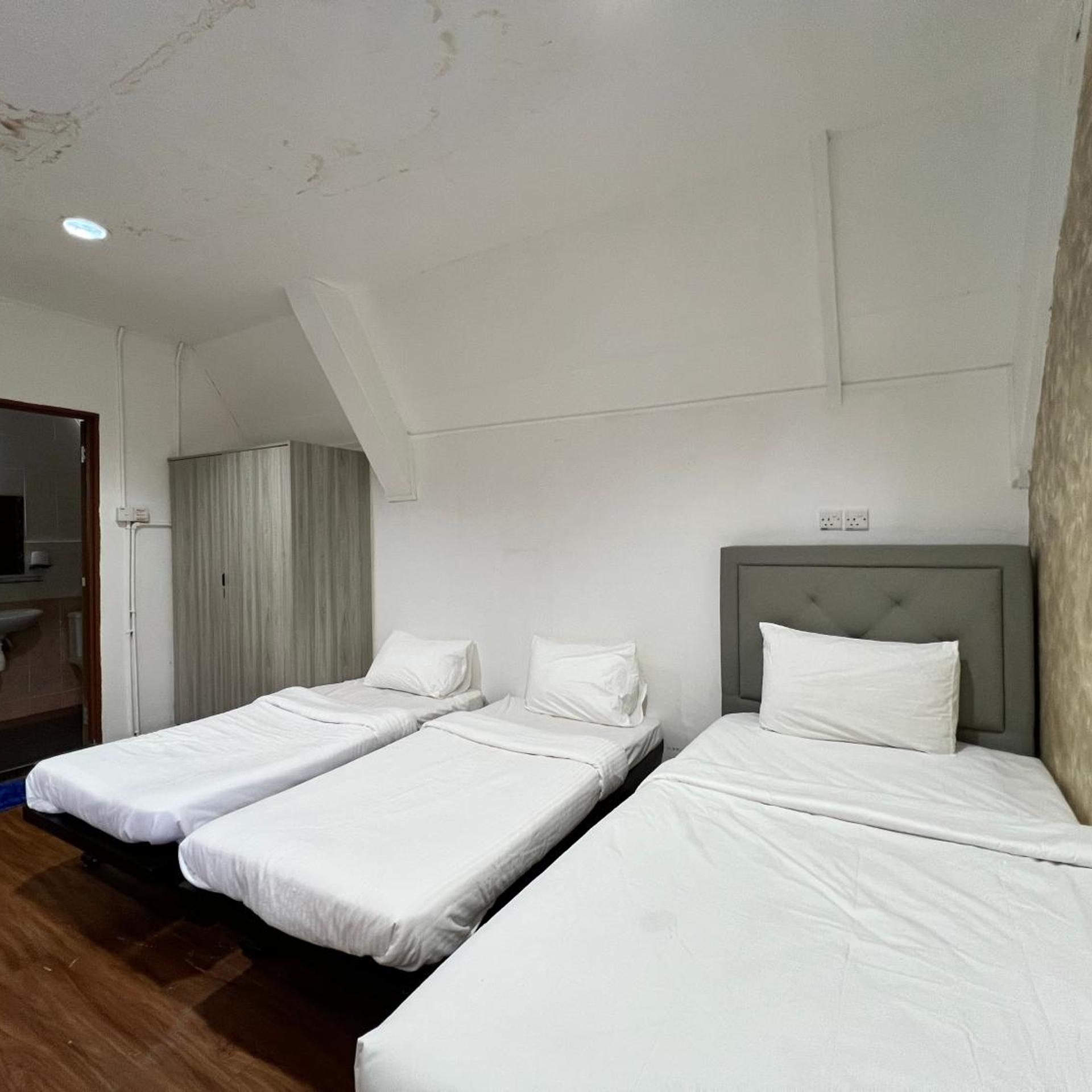 LiLLA Hilltop Retreats 11/50