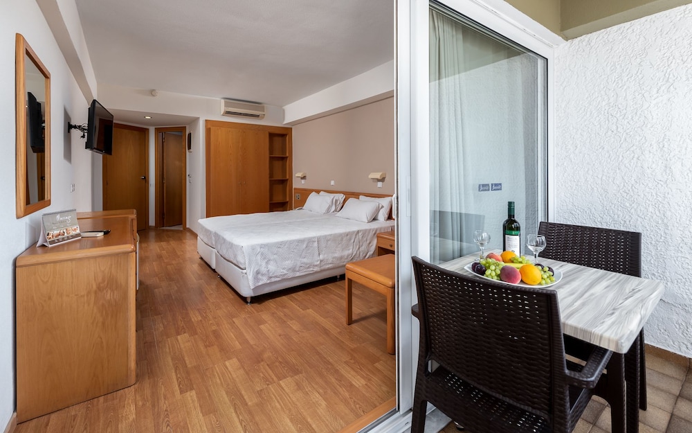 Sirene Beach Hotel 16/52