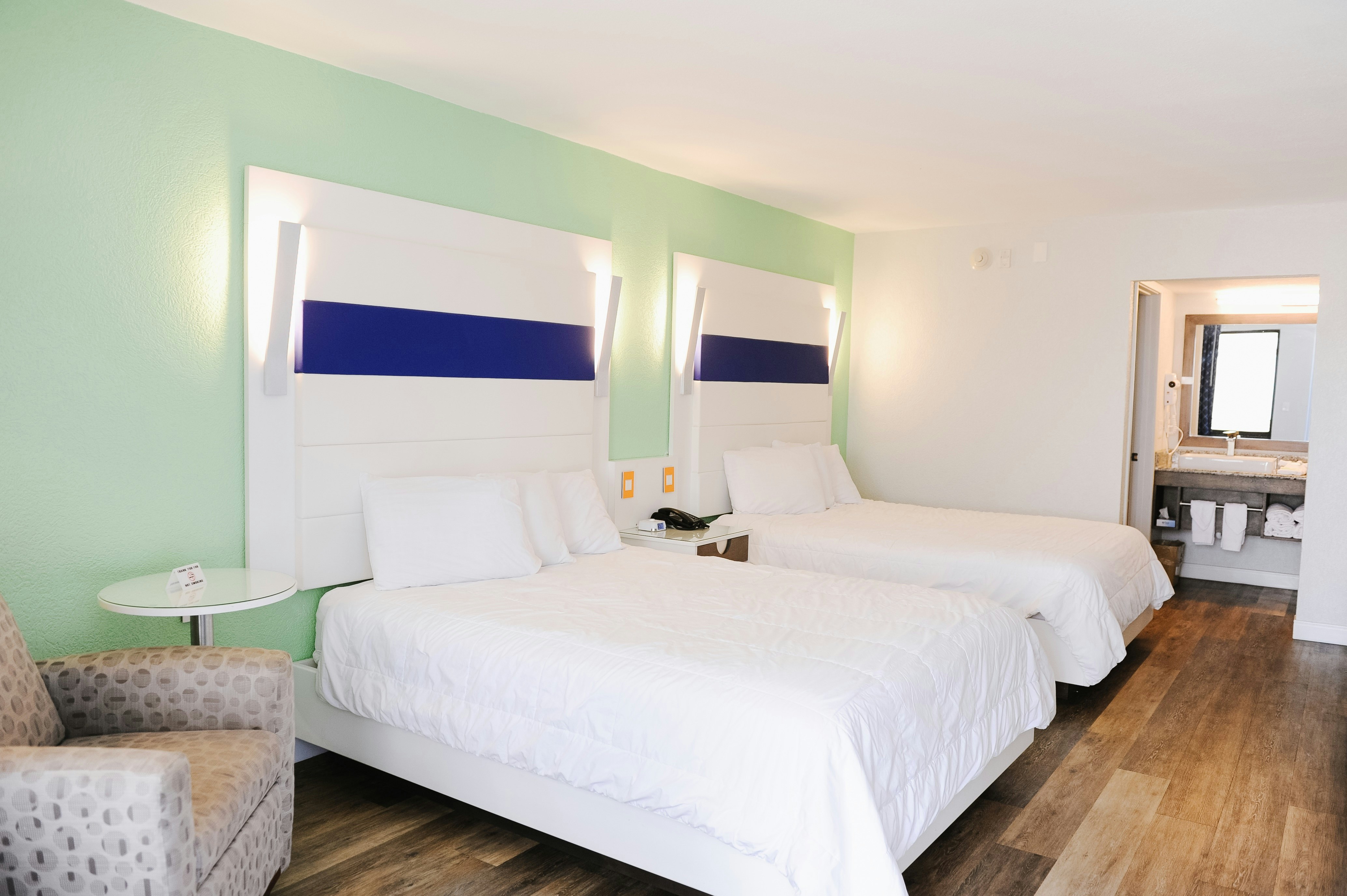 Regency Inn &amp; Suites 14/26