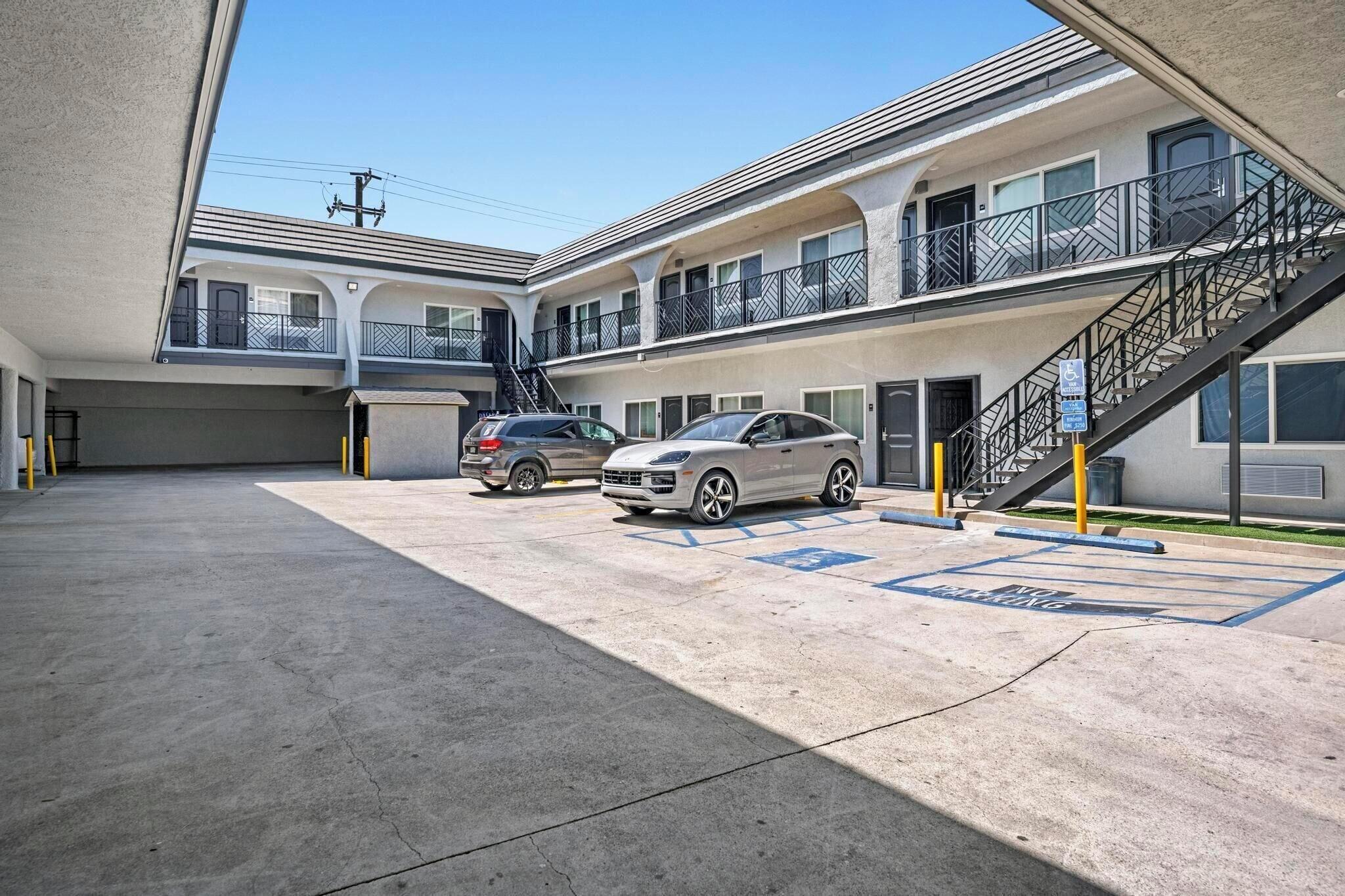 Hyland Motel Long Beach 17/27