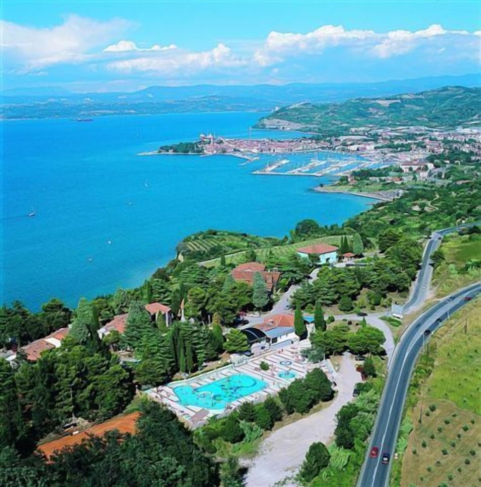 Belvedere Resort Hotels 57/62