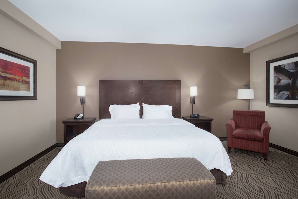 Hampton Inn & Suites I-35/ Mulvane 12/51