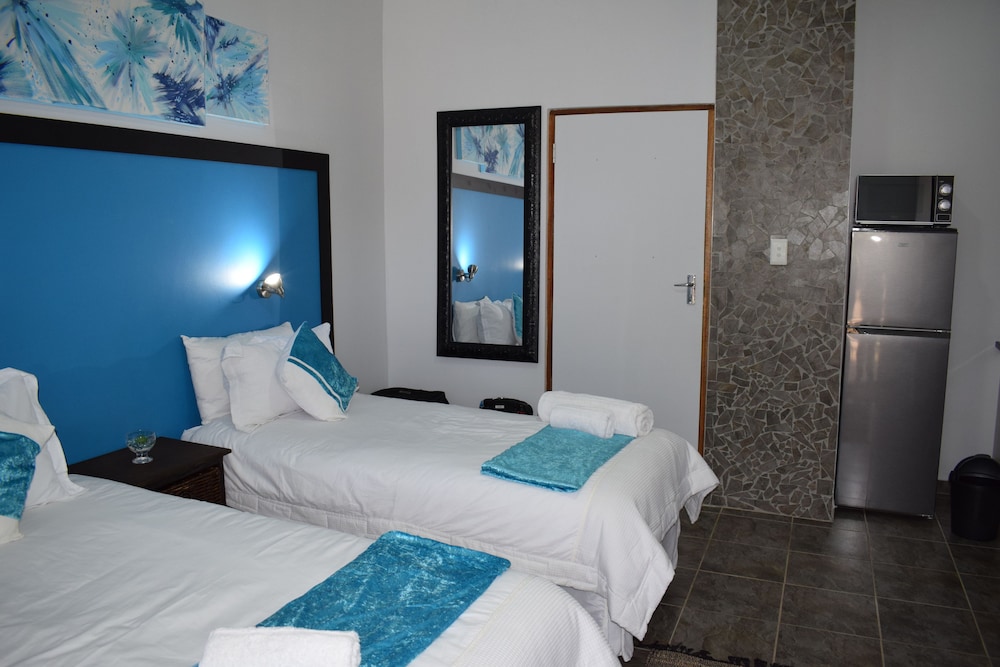 Oppi Hoek Guesthouse 2/26
