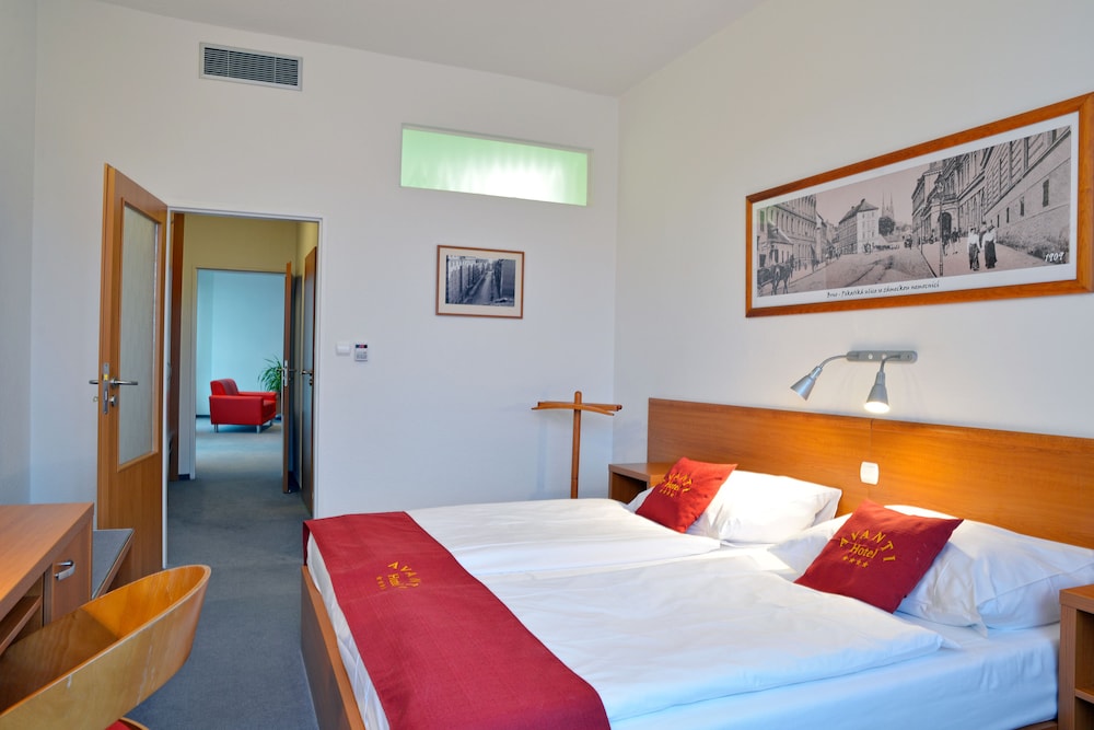 Avanti Hotel 16/72
