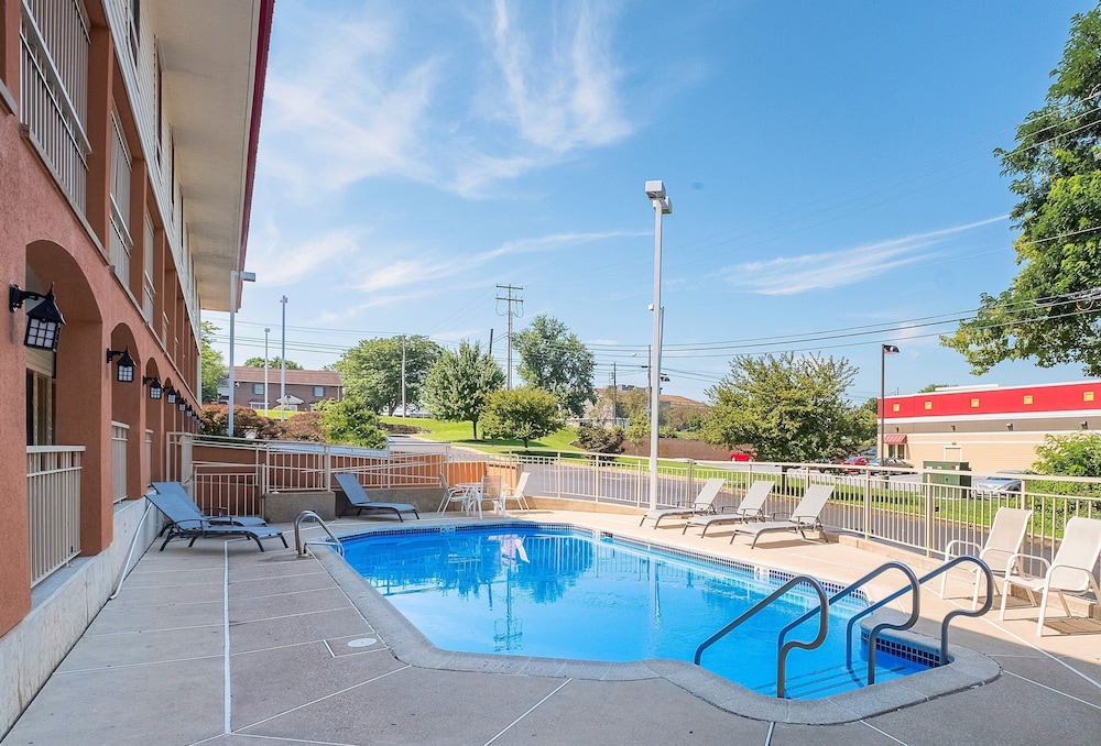 Red Roof Inn Lancaster 3/32