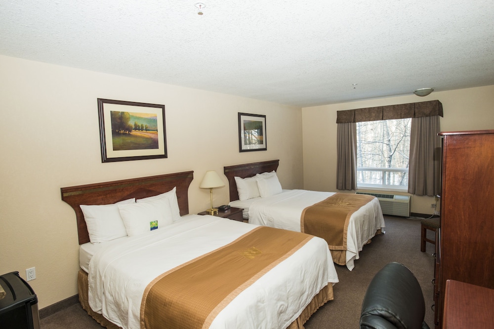 Lakeview Inn & Suites 20/32