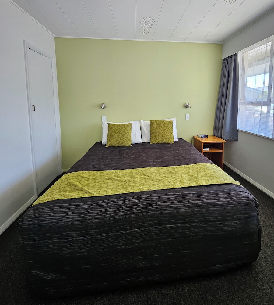 Scenicland Motels 25/69