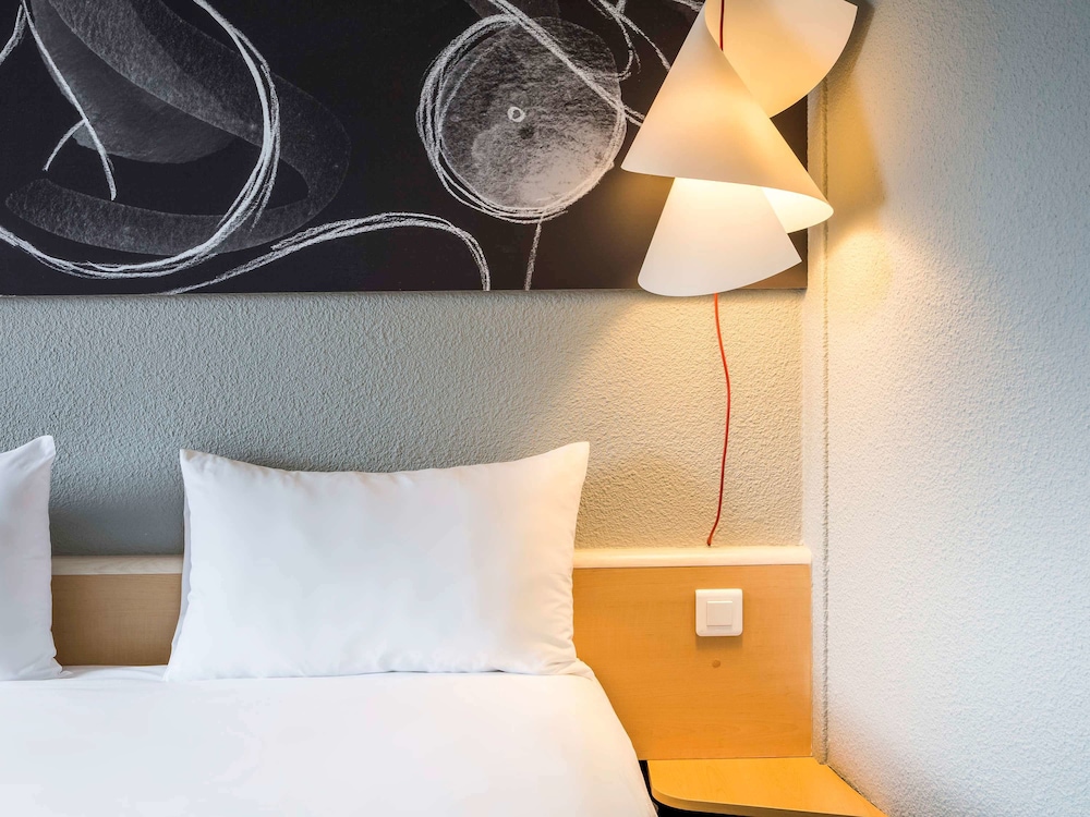 IBIS CHERBOURG LA GLACERIE 28/77