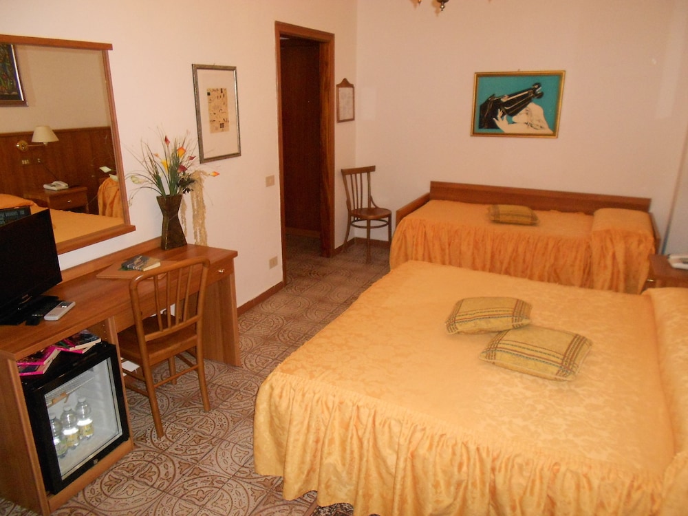 Hotel Rosati 36/57