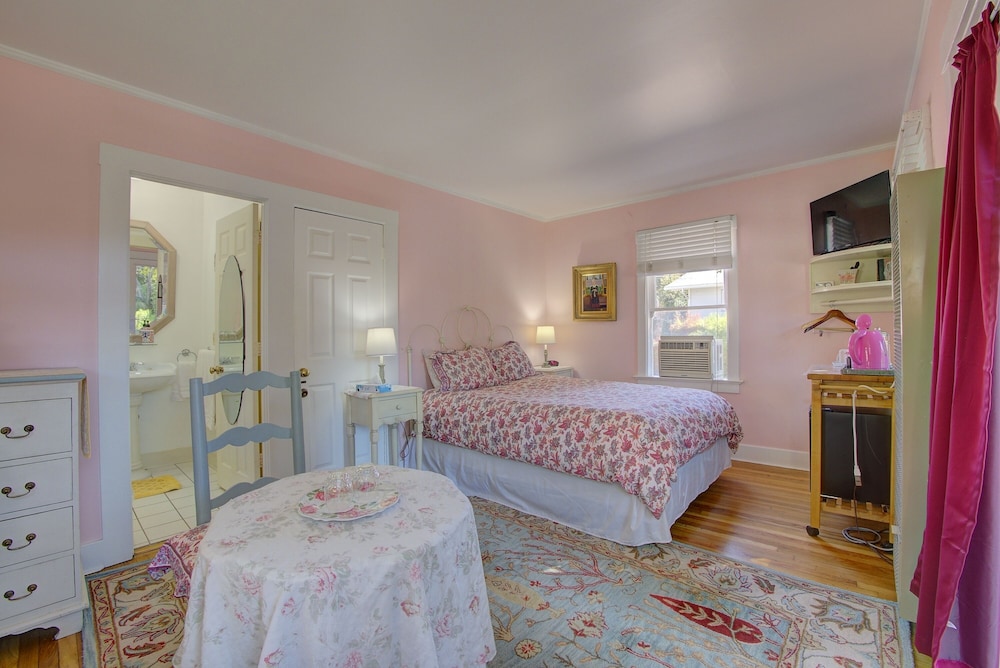 Room, Private Bathroom