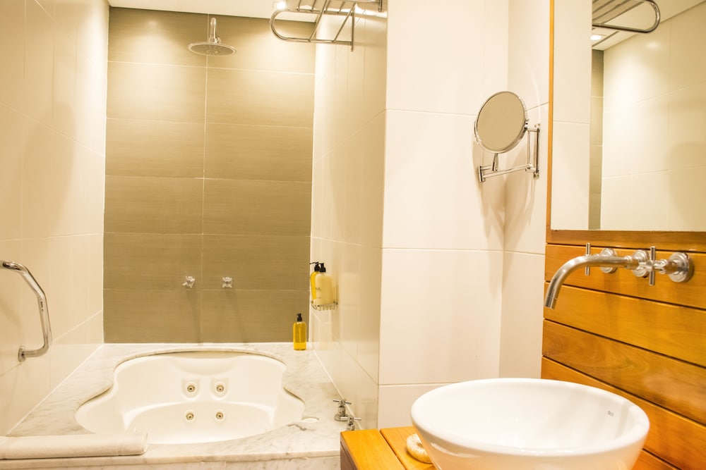 Mine Hotel Boutique 69/69