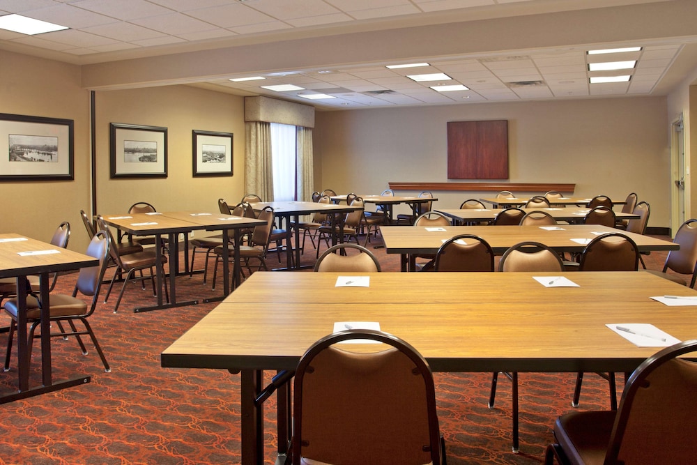 Hampton Inn Suites Minneapolis St Paul Arpt-Mall of America 42/44