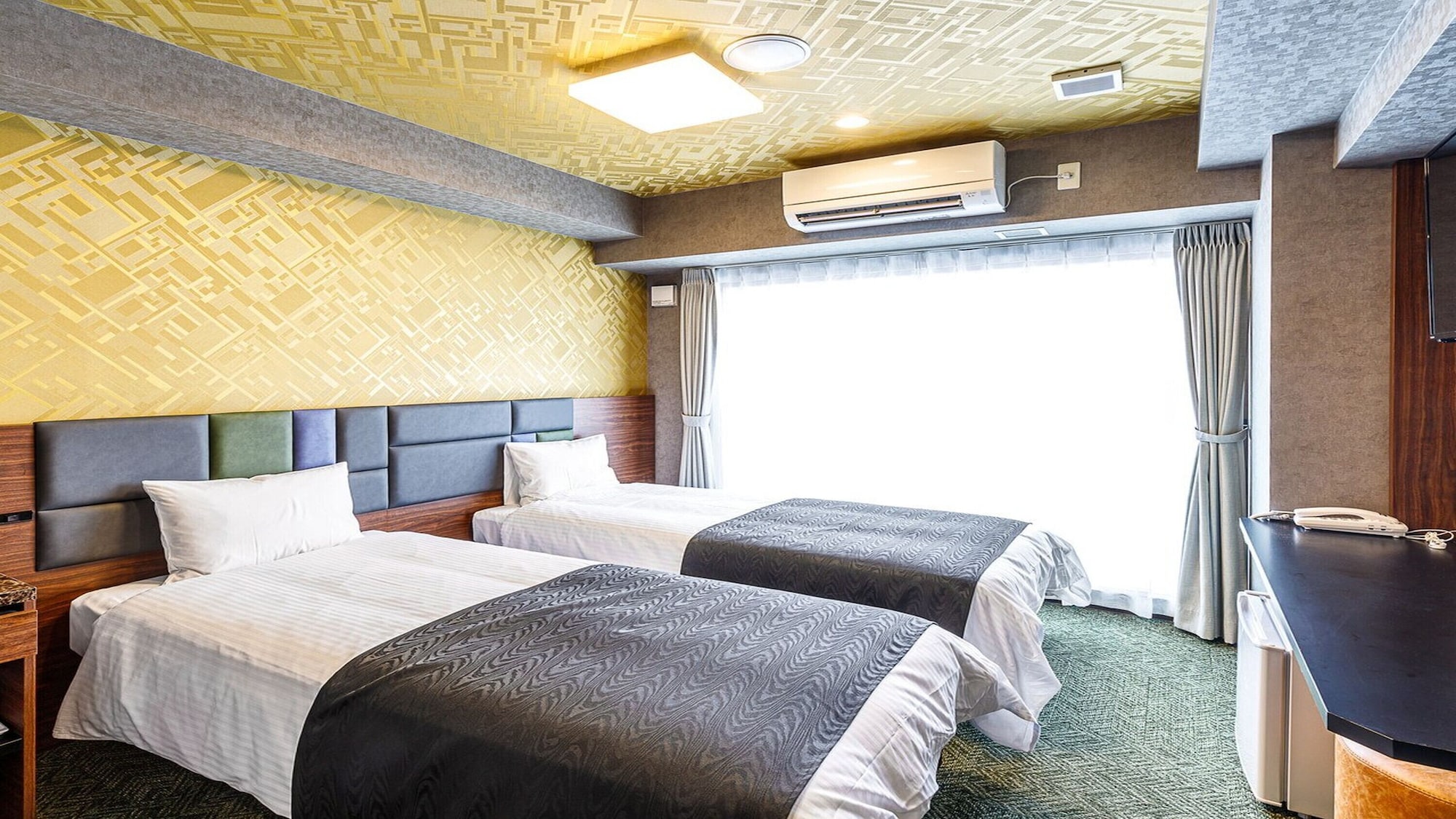 Room, Twin Beds